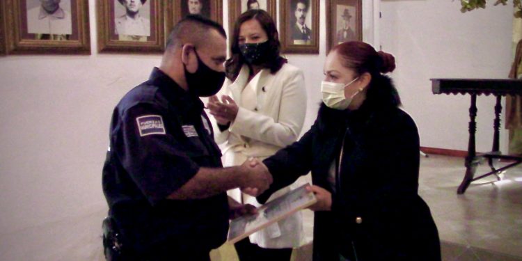 CERTIFICACIÓN A POLICÍA MUNICIPAL GARANTIZA SEGURIDAD DE VR