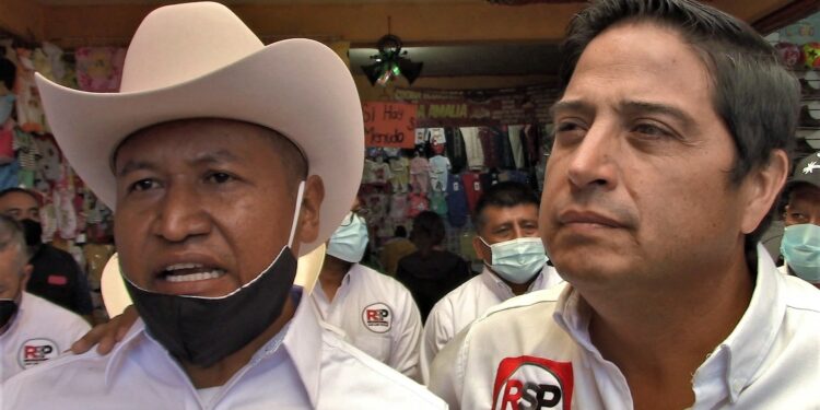 CANDIDATOS DEL PARTIDO DE LAS REDES PROGRESISTAS EN RECORRIDO POR VILLA DE REYES.