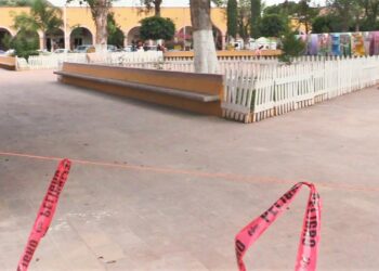 RESTRINGIDO EL ACCESO AL JARDÍN PRINCIPAL PARA EVITAR AGLOMERACIONES ANTE SEMÁFORO NARANJA.