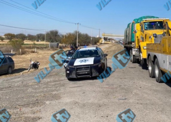 TRÁNSITO MUNICIPAL DE VILLA DE REYES HACE CASO OMISO DE SU JURISDICCIÓN Y SE LLEVA DOS VEHÍCULOS A UNA PENSIÓN.