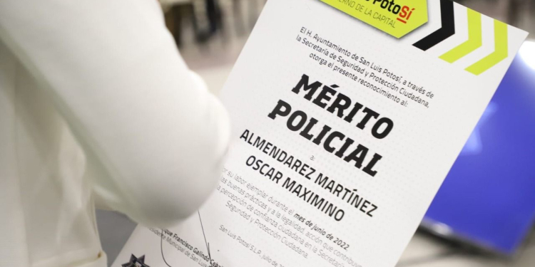 Alcalde Enrique Galindo entregó estímulos económicos a la eficiencia policial y el combate al crimen