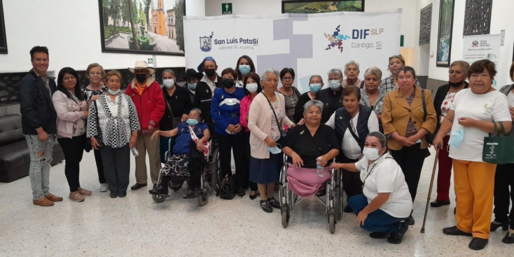 Decenas de adultos mayores aprovecharon conferencias “Envejecimiento saludable”, del DIF Municipal