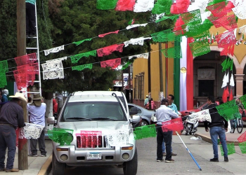 MÁS DE TRES MIL BANDERINES TRICOLOR ADORNARÁN EL PRIMER CUADRO DE VILLA DE REYES