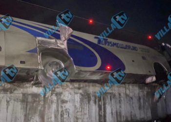 UNA PERSONA MUERTA EN CHOQUE DE AUTOBÚS DE PASAJEROS EN VILLA DE REYES