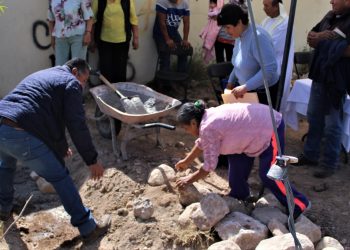 PUESTA DE LA PRIMERA PIEDRA PARA LA CASA DEL ABUELO