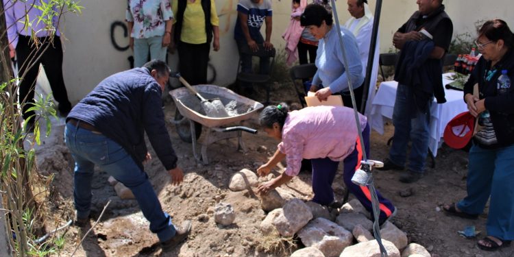PUESTA DE LA PRIMERA PIEDRA PARA LA CASA DEL ABUELO