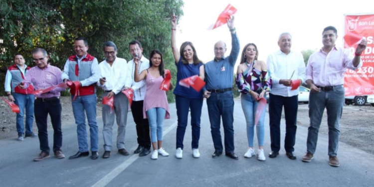 Alcalde Enrique Galindo entrega la pavimentación de avenida Josefa Ortiz “que le cambia la vida a la gente” del norte de SLP