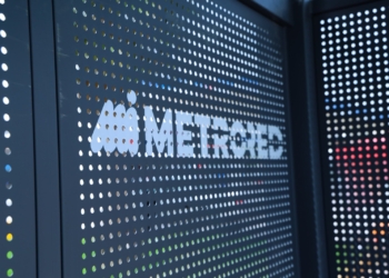 AVANZA INSTALACIÓN DE PARADORES DE METRORED EN CIRCUITO POTOSÍ