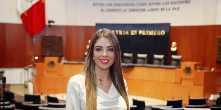 RUTH GONZÁLEZ SILVA TOMARÁ PROTESTA COMO SENADORA