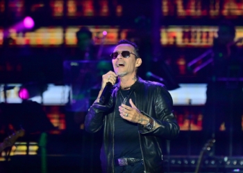 ENCIENDE MARC ANTHONY UN ABARROTADO TEATRO DEL PUEBLO