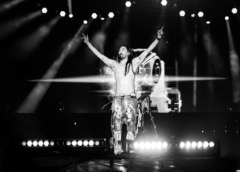 CONCIERTO INTERNACIONAL DE STEVE AOKI VISTE DE COLOR AL TEATRO DEL PUEBLO
