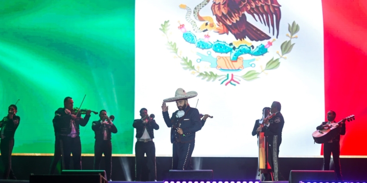 VICENTE FERNÁNDEZ JR Y LA SONORA DINAMITA BRILLARON EN LA FENAPO&nbsp;
