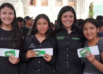 GOBIERNO LLEVA MÁS APOYO A JÓVENES XILITLENSES CON INTERNET GRATIS