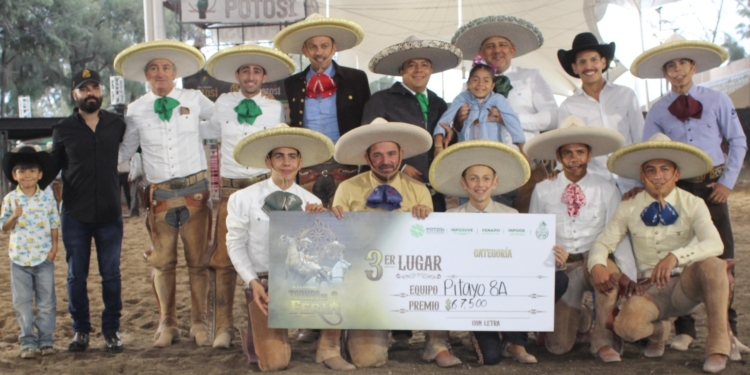 RICARDO GALLARDO PREMIÓ A GANADORES DEL TORNEO CHARRO DE LA FENAPO 2024