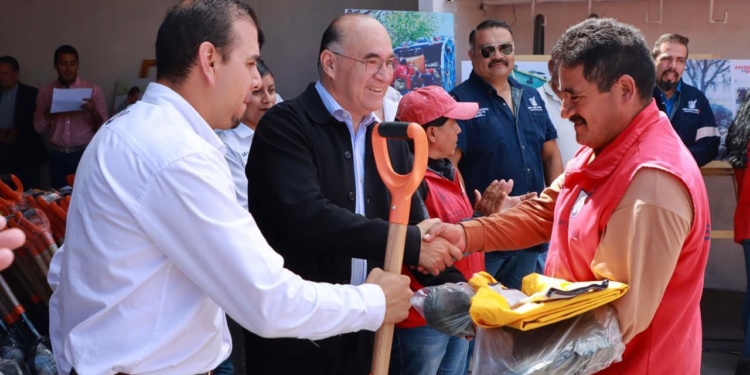 ALCALDE GALINDO RECONOCE TRABAJO DE TRABAJADORES DE LIMPIEZA