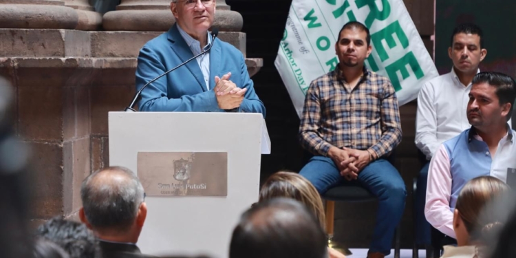 TERCER INFORME DE GOBIERNO DEL ALCALDE ENRIQUE GALINDO EN PLAZA DE ARMAS, CON CERCANÍA A LA CIUDADANÍA