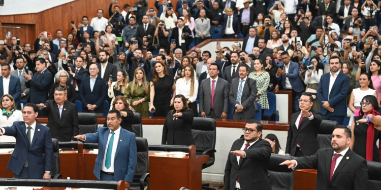 RICARDO GALLARDO ACUDE A INSTALACIÓN DE LA LEGISLATURA LXIV EN SLP