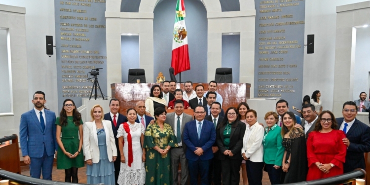 RICARDO GALLARDO RECONOCE TRABAJO LEGISLATIVO EN APOYO A FAMILIAS POTOSINAS