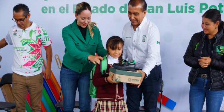 CON APOYOS ESCOLARES, GOBIERNO ESTATAL REDUCE ABANDONO ESCOLAR