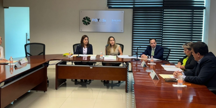 ELIZABETH DÁVILA CHÁVEZ, NUEVA DIRECTORA DE LOS SERVICIOS DE SALUD