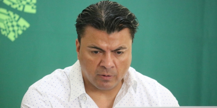 EJECUTIVO ESTATAL ENTREGA CATÁLOGO A MUNICIPIOS CON 300 PROGRAMAS