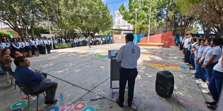 GOBIERNO DEL ESTADO LLEVA MÁS APOYO A ESCUELAS DE LAS CUATRO REGIONES