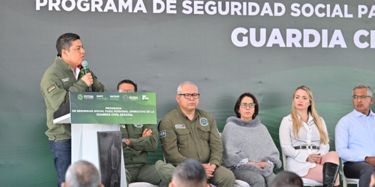 RICARDO GALLARDO ENTREGA SEGURIDAD SOCIAL A PERSONAL OPERATIVO DE LA GUARDIA CIVIL ESTATAL