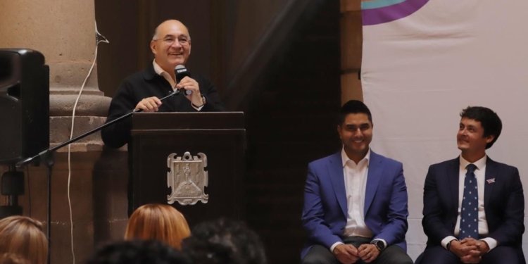 Alcalde Galindo firma acuerdo con la Universidad de Harvard para llevar justicia social a comunidades marginadas de San Luis Capital