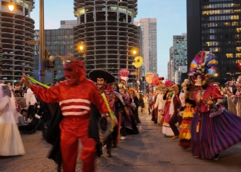 XANTOLO PRESENTE EN DESFILE ARTS IN THE DARK EN CHICAGO