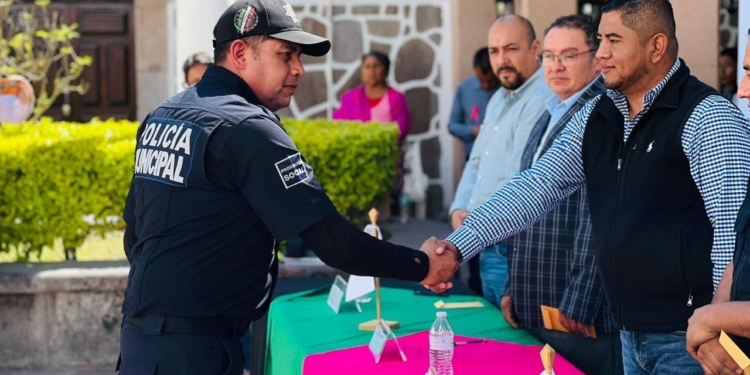 GESTIONA ALCALDE ISMAEL HERNÁNDEZ MARTÍNEZ, CRÉDITOS INFONAVIT PARA POLICÍAS MUNICIPALES