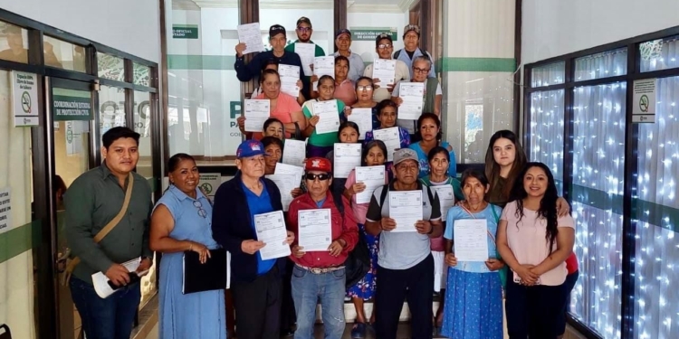 REGISTRO CIVIL BRINDA APOYO A PERSONAS ADULTAS MAYORES EN LAS CUATRO REGIONES
