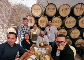 ESPECIALISTAS VITIVINÍCOLAS EXPLORAN LA ESENCIA DEL MEZCAL POTOSINO