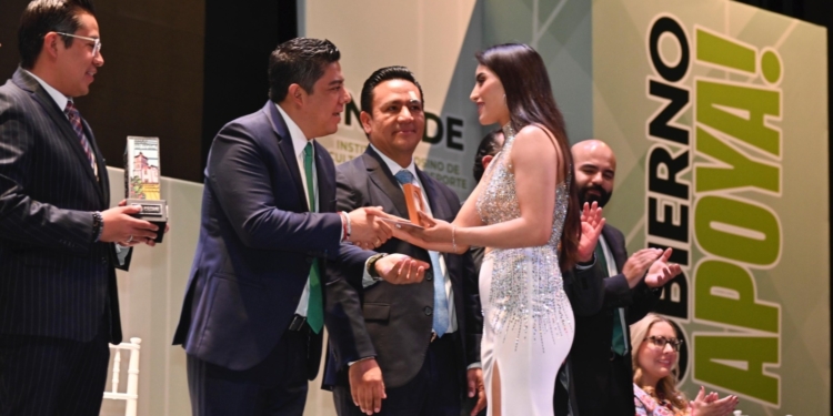 DEPORTISTAS Y ARTISTAS RECONOCEN APOYO DE RICARDO GALLARDO