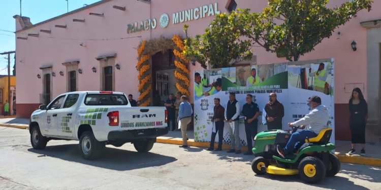 INSUMOS ENTREGADOS POR EL ALCALDE COADYUVARÁN A MEJORAR LAS LABORES EN EL DEPARTAMENTO DE ECOLOGÍA MUNICIPAL