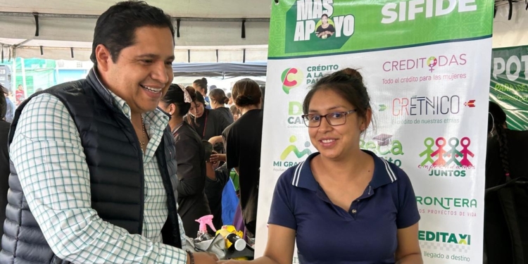 GOBIERNO ESTATAL LLEVA MÁS APOYO EN FINANCIAMIENTOS A FAMILIAS DE LA CRUZ