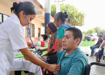 EL ESTADO LLEVA MÁS APOYO EN SALUD A FAMILIAS DE TAMAZUNCHALE
