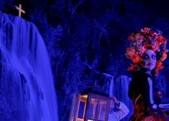 FIESTA DE LUZ EN CASCADAS DE TAMASOPO CAUTIVA A VISITANTES