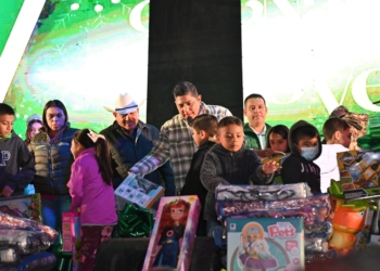 RICARDO GALLARDO LLEVA LA ALEGRÍA DE LA NAVIDAD AL ALTIPLANO