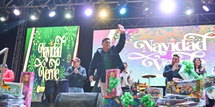 RICARDO GALLARDO LLEVA LA ALEGRÍA DE LA NAVIDAD A LAS FAMILIAS POTOSINAS