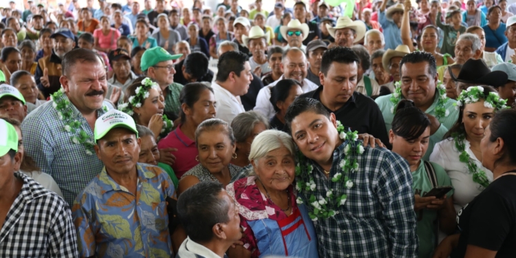 HABITANTES DE SAN MARTÍN AGRADECEN A RICARDO GALLARDO POR NUEVA CARRETERA