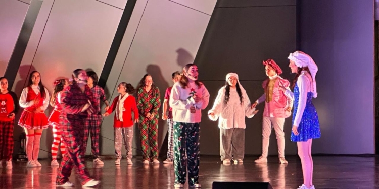 TEATRO DE LA CIUDAD BRILLÓ CON EXITOSO SHOW NAVIDEÑO MUSICAL