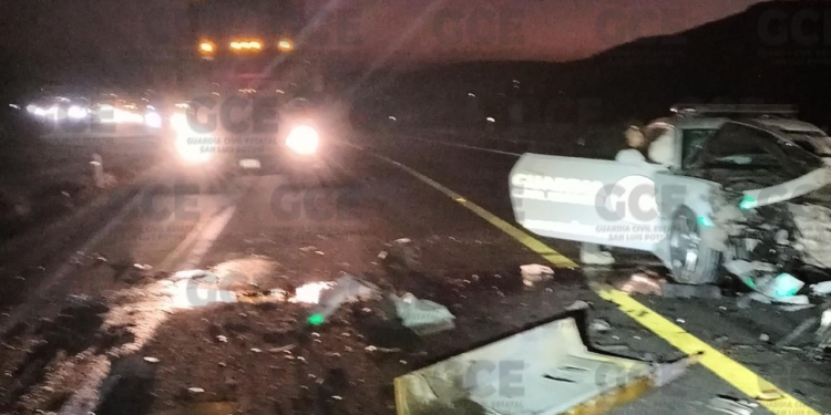 SON ATENDIDOS LOS ELEMENTOS DE LA GCE CAMINOS QUE SUFRIERON UN ACCIDENTE