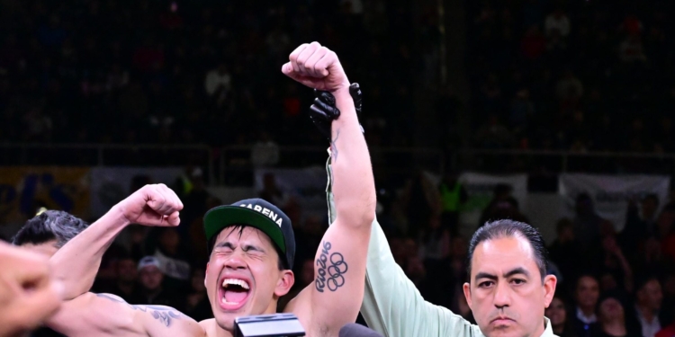 “CHINO” RODRÍGUEZ SE LLEVA LA VICTORIA ANTE OMAR CHÁVEZ EN LA ARENA POTOSÍ