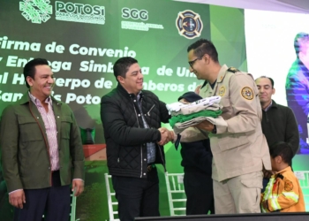 LLEVA RICARDO GALLARDO MÁS APOYO A BOMBEROS Y SUS FAMILIARES