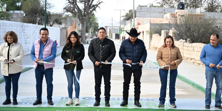 RICARDO GALLARDO ENTREGA RENOVADA CALLE EN CEDRAL