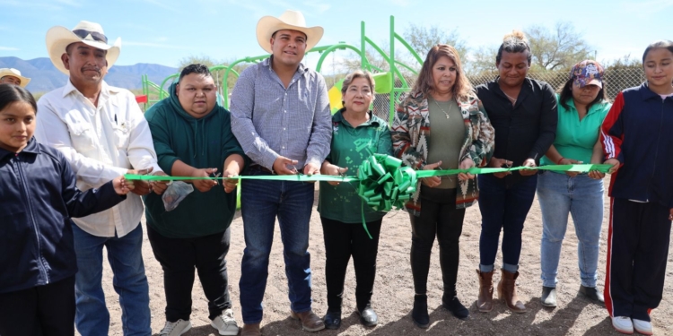 GOBIERNO ESTATAL ENTREGA ÁREA RECREATIVA EN APOYO A FAMILIAS EN GUADALCÁZAR