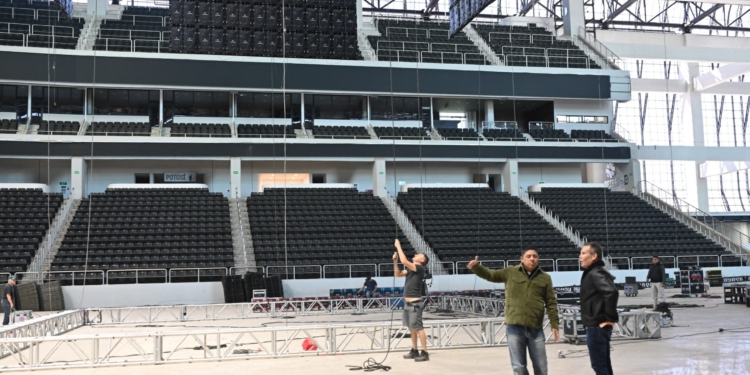 JULIO CÉSAR CHÁVEZ ELOGIA A LA ARENA POTOSÍ