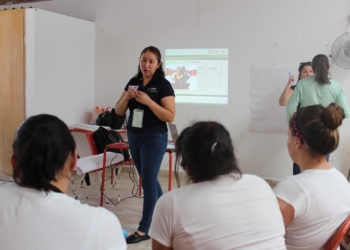 GOBIERNO ESTATAL ENTREGA A MUJERES, APOYOS DONADOS POR LA SOCIEDAD CIVIL 