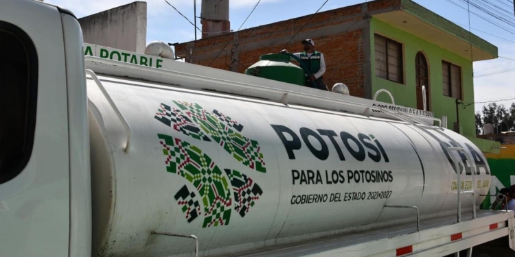 ARRANCARÁ RICARDO GALLARDO DISTRIBUCIÓN GRATUITA DE AGUA A LOS HOGARES CON NUEVAS PIPAS