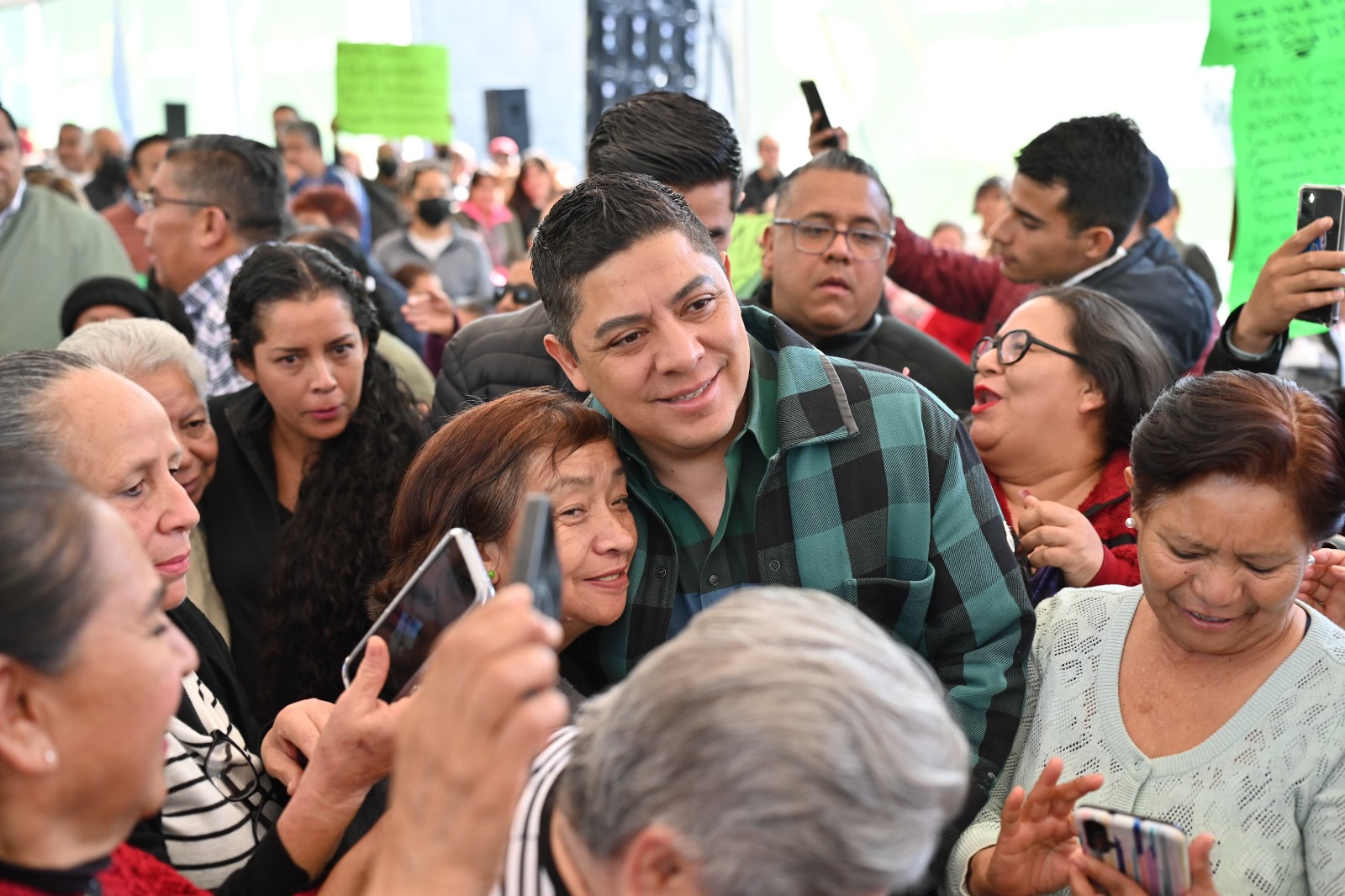 RICARDO GALLARDO RESCATA LATERAL DEL BULEVAR VALLE DE LOS FANTASMAS